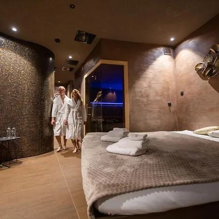 Nutrend World Hotel