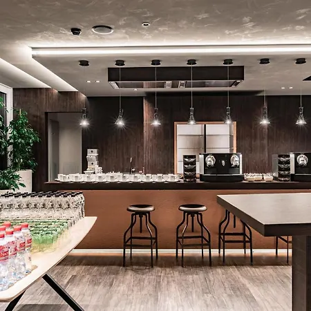 Nutrend World מלון
