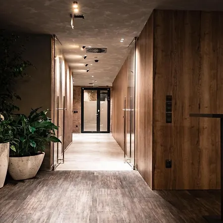 Nutrend World Hotel