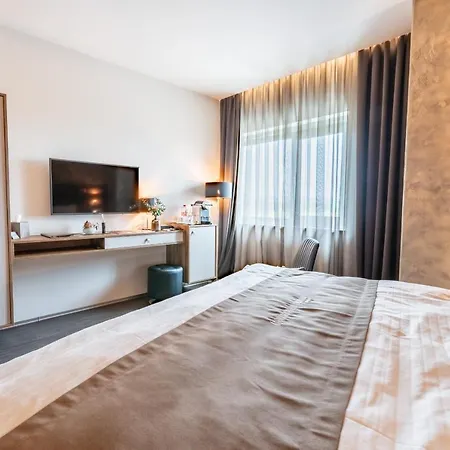 Nutrend World Hotel